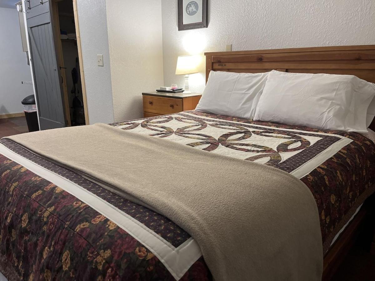 Musky Joe'S Twin Pines Resort New Post Экстерьер фото
