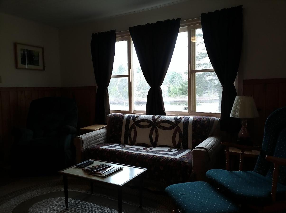 Musky Joe'S Twin Pines Resort New Post Экстерьер фото
