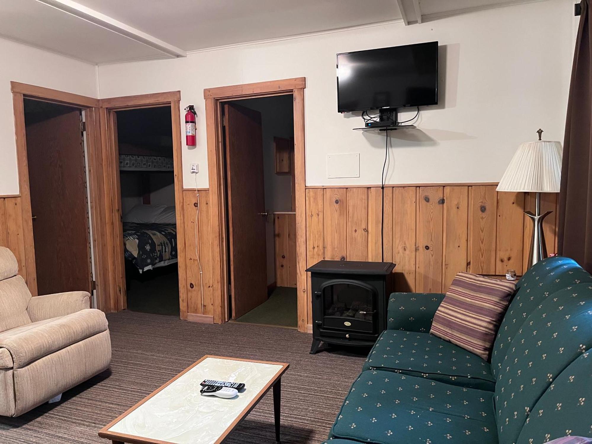 Musky Joe'S Twin Pines Resort New Post Экстерьер фото